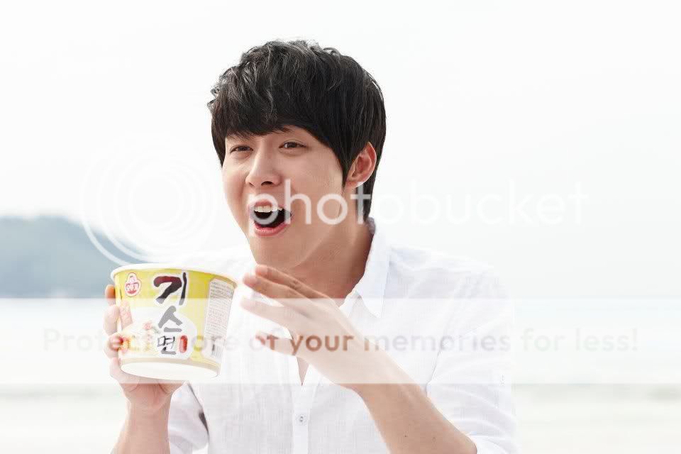 FOTOS "Actualización en el Facebook de Ottogi Noodle" - Yoochun (22/05/2012) Qqsq5e