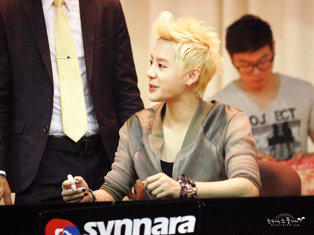 [2012.06.02][Pics] XIA Junsu - TARANTALLEGRA Fansign Event 9e4888c9