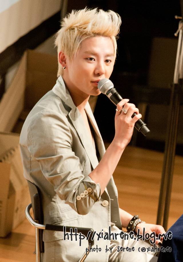 [2012.06.02][Pics] XIA Junsu - TARANTALLEGRA Fansign Event Aa81b7e2