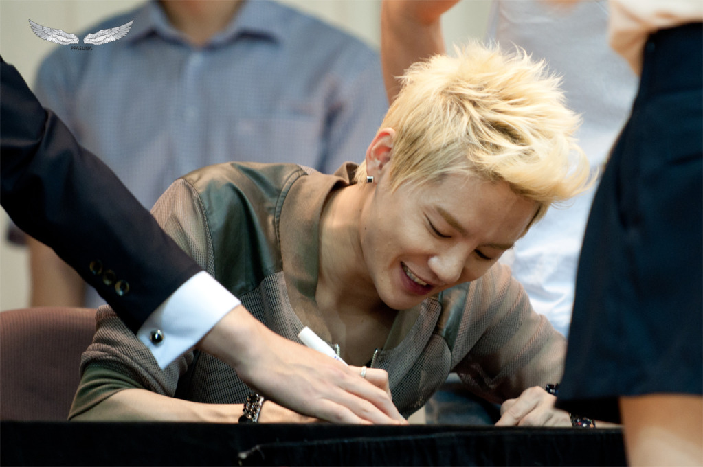 [2012.06.02][Pics] XIA Junsu - TARANTALLEGRA Fansign Event Ad734d35