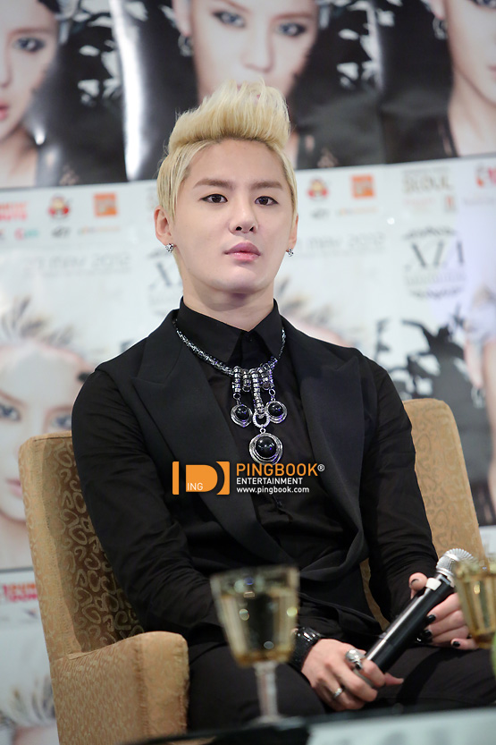 [27.05.2012][Pics] Thailand Press Conference for Solo Concert 6864dabb