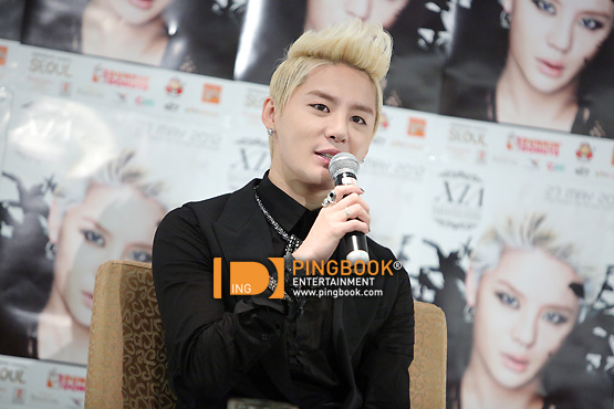 [27.05.2012][Pics] Thailand Press Conference for Solo Concert 7ac866b0