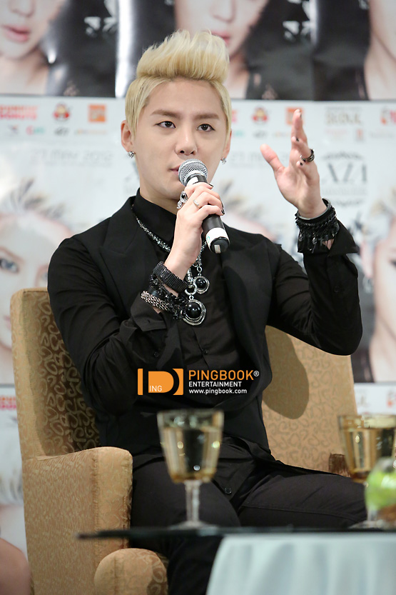 [27.05.2012][Pics] Thailand Press Conference for Solo Concert Becb4a1f