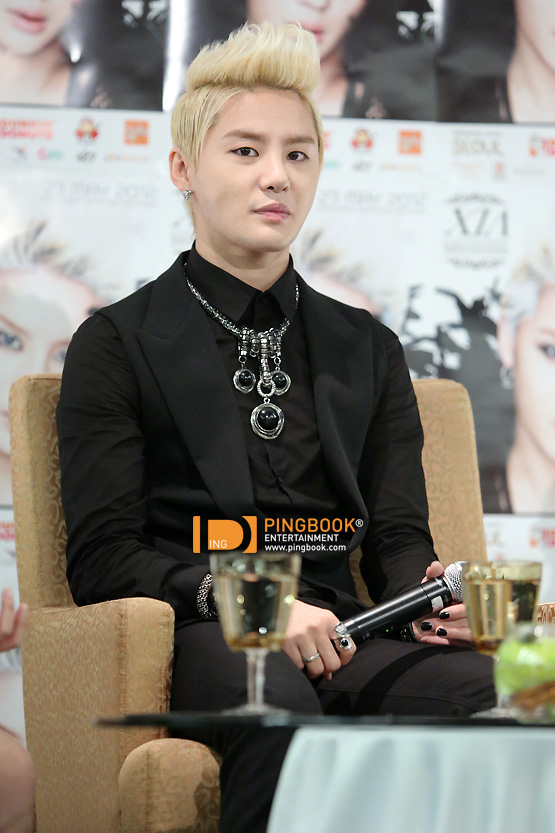 [27.05.2012][Pics] Thailand Press Conference for Solo Concert E03a00d0