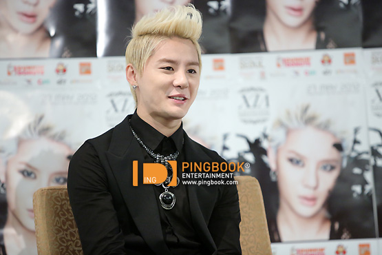 [27.05.2012][Pics] Thailand Press Conference for Solo Concert E454c92b