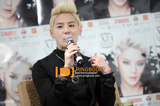 [27.05.2012][Pics] Thailand Press Conference for Solo Concert Ee4d3dbd