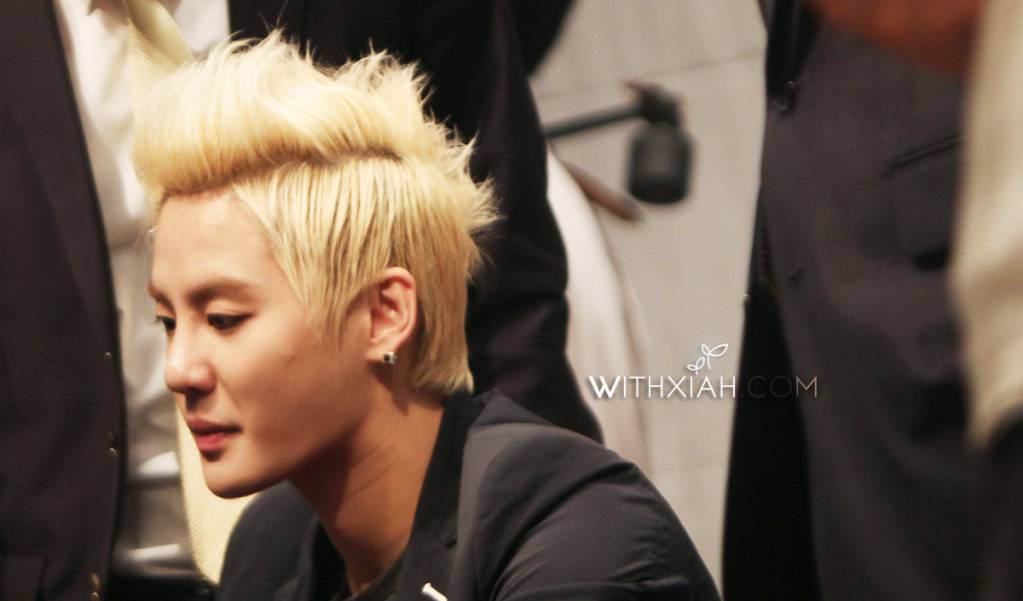 [01.06.2012][Pics] XIA Junsu - TARANTALLEGRA Fansign Event 67cd0e1d