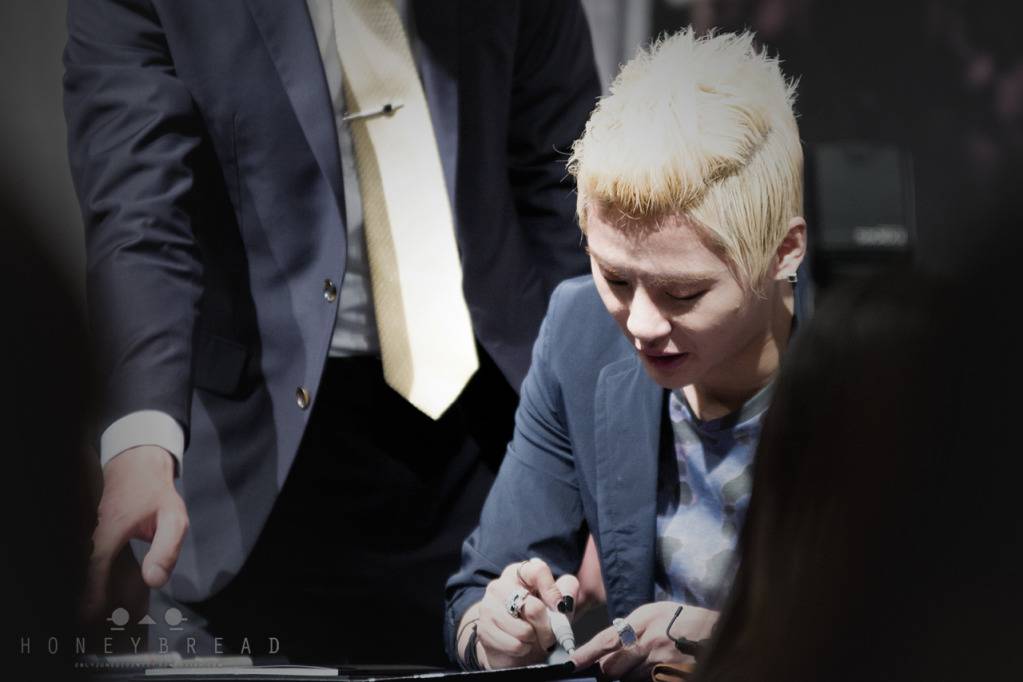 [01.06.2012][Pics] XIA Junsu - TARANTALLEGRA Fansign Event Be6bffcb