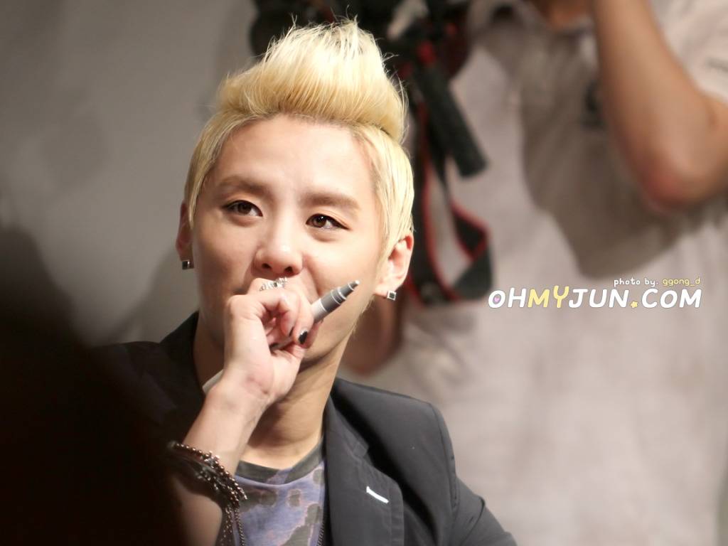 [01.06.2012][Pics] XIA Junsu - TARANTALLEGRA Fansign Event E48dc03c