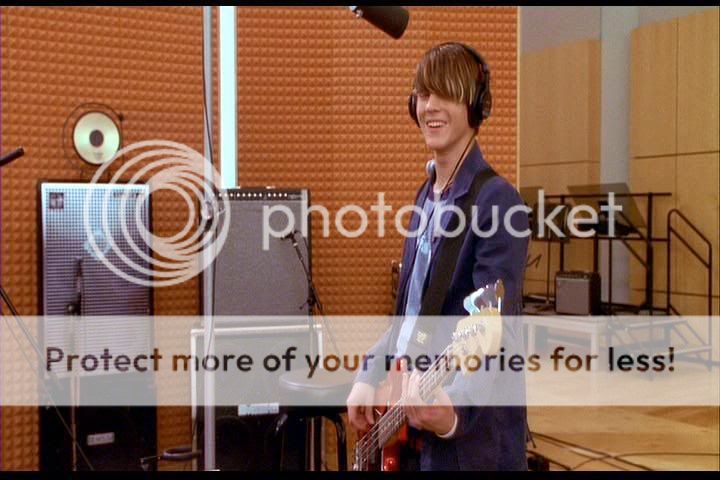 I heart Dougie Poynter!!!!!! PDVD_007-1