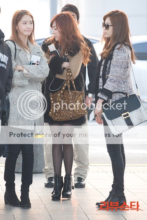 {121122} SNSD @ Incheon Airport to Singapore  07-1