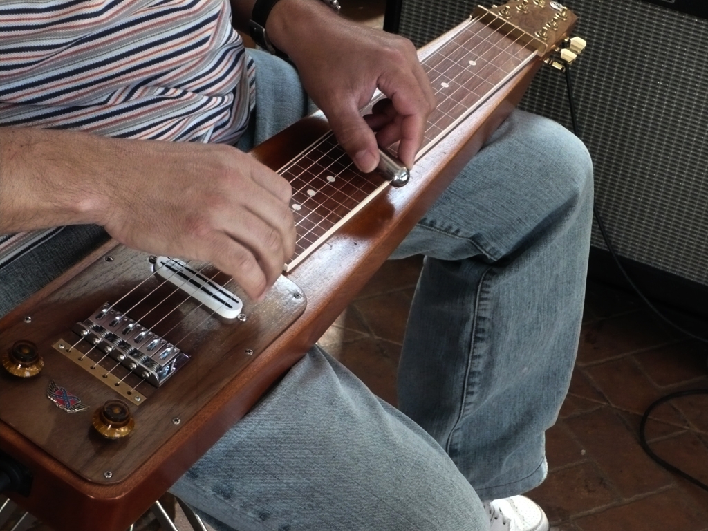 "Moonshine Rebel" lapsteel 6 project - Página 9 Slideon