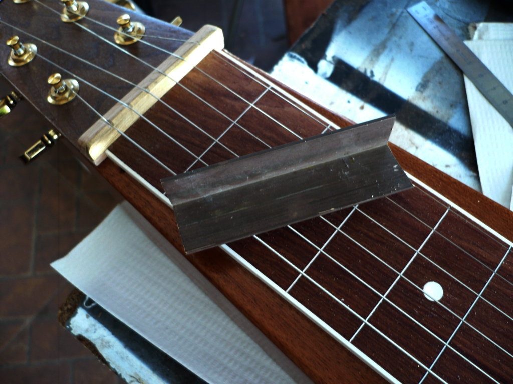 "Moonshine Rebel" lapsteel 6 project - Página 9 New_nut_raw