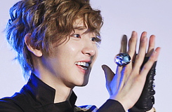 [PICS/GIFS] 120602 Chan Yeol @ GENIE AR Show Tumblr_m52tndrinp1r0kz4ho1_250