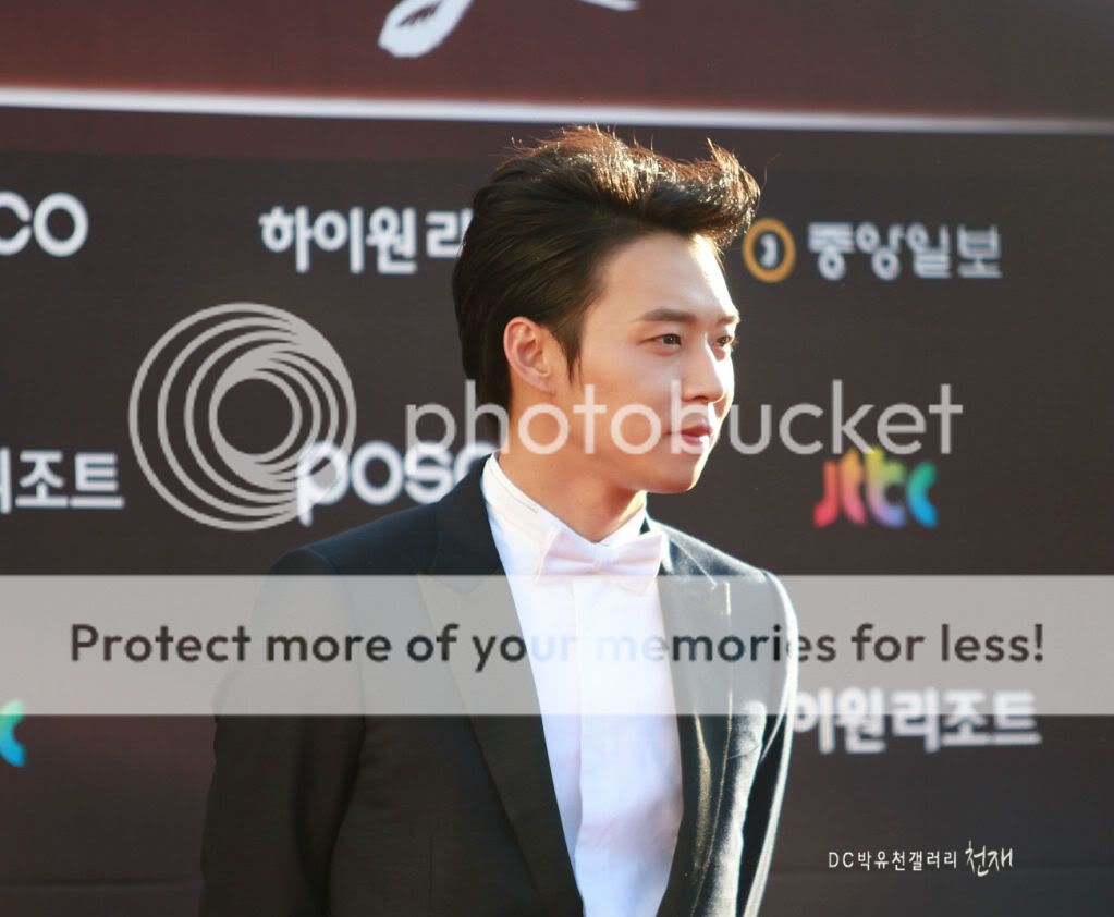 FOTOS "48th BaekSang Arts Awards" - Yoochun (26/04/2012) parte 2 0012-1