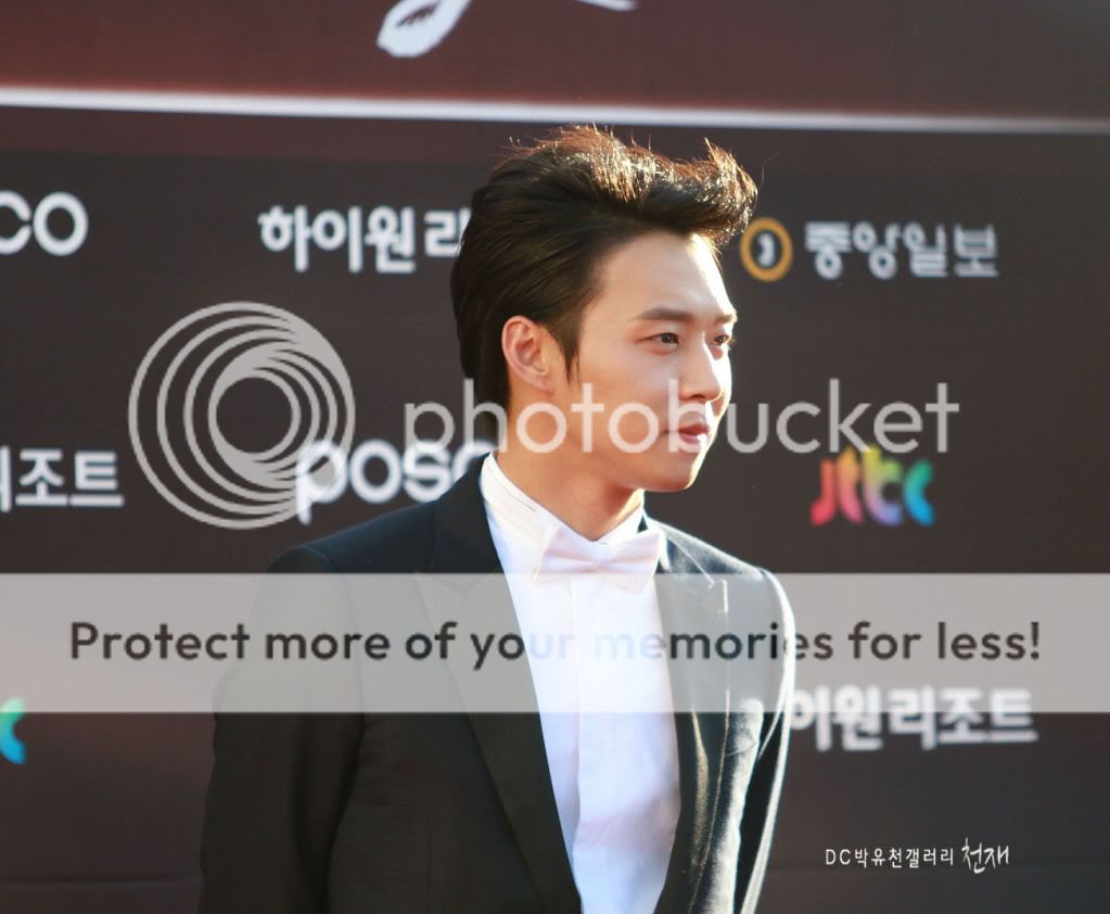 FOTOS "48th BaekSang Arts Awards" - Yoochun (26/04/2012) parte 3 0012-3