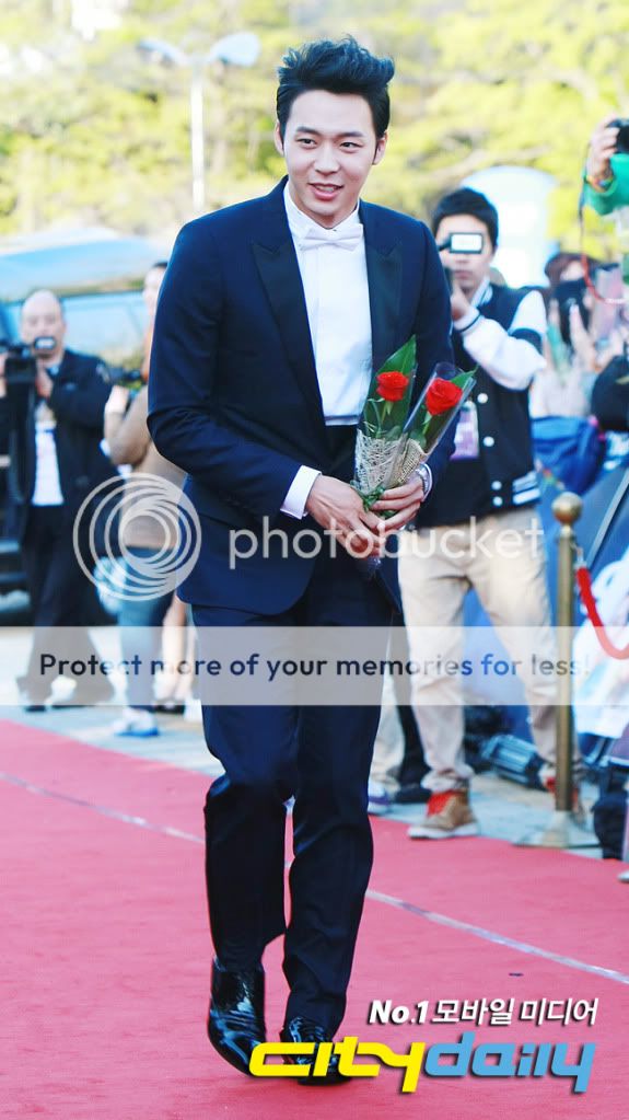 FOTOS "48th BaekSang Arts Awards" - Yoochun (26/04/2012) parte 3 0026-2