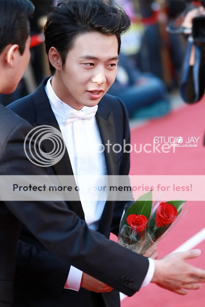 FOTOS "48th BaekSang Arts Awards" - Yoochun (26/04/2012) parte 3 003-4