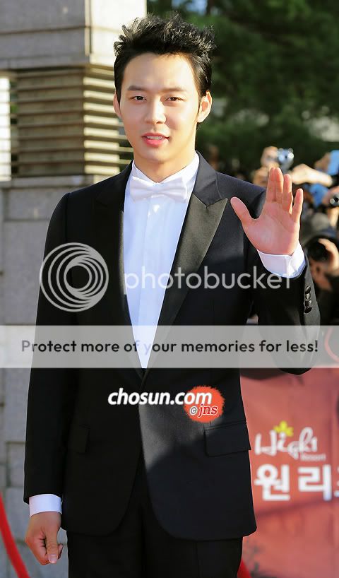 FOTOS "48th BaekSang Arts Awards" - Yoochun (26/04/2012) parte 4 0030-2