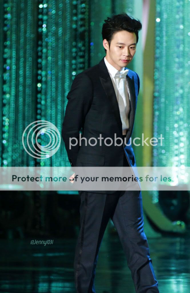 FOTOS "48th BaekSang Arts Awards" - Yoochun (26/04/2012) parte 3 0050-1