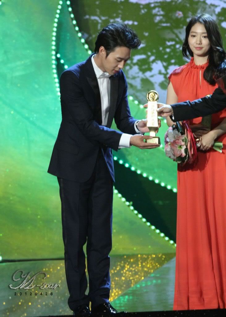FOTOS "48th BaekSang Arts Awards" - Yoochun (26/04/2012) parte 3 0056-1