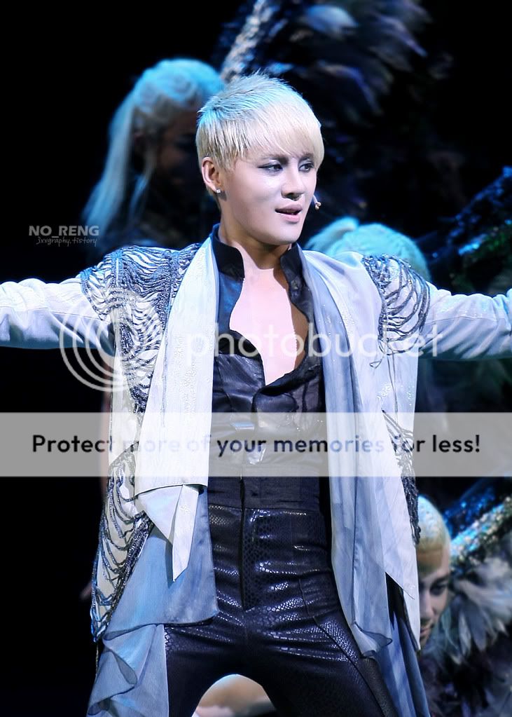 FOTOS "Musical ELISABETH - Junsu (11/04/2012) parte 3 009-2