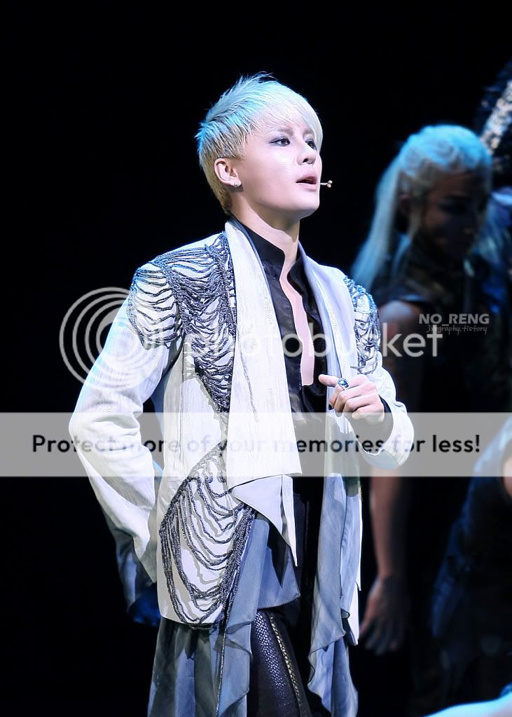 FOTOS "Musical ELISABETH - Junsu (11/04/2012) parte 3 011-3