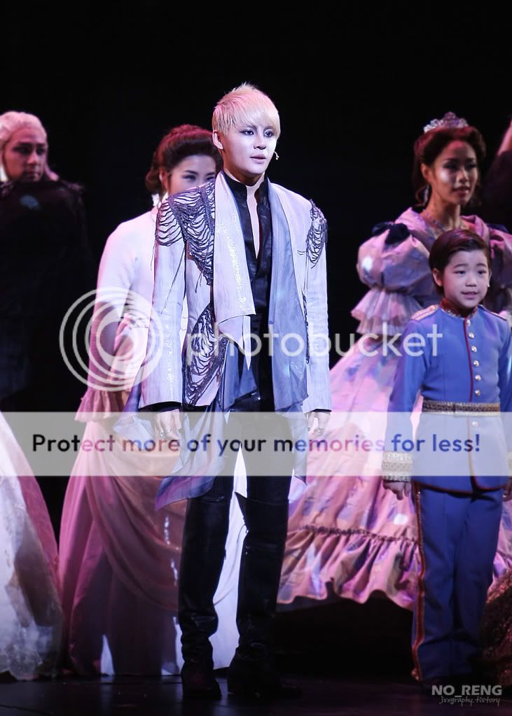 FOTOS "Musical ELISABETH - Junsu (11/04/2012) 012-1