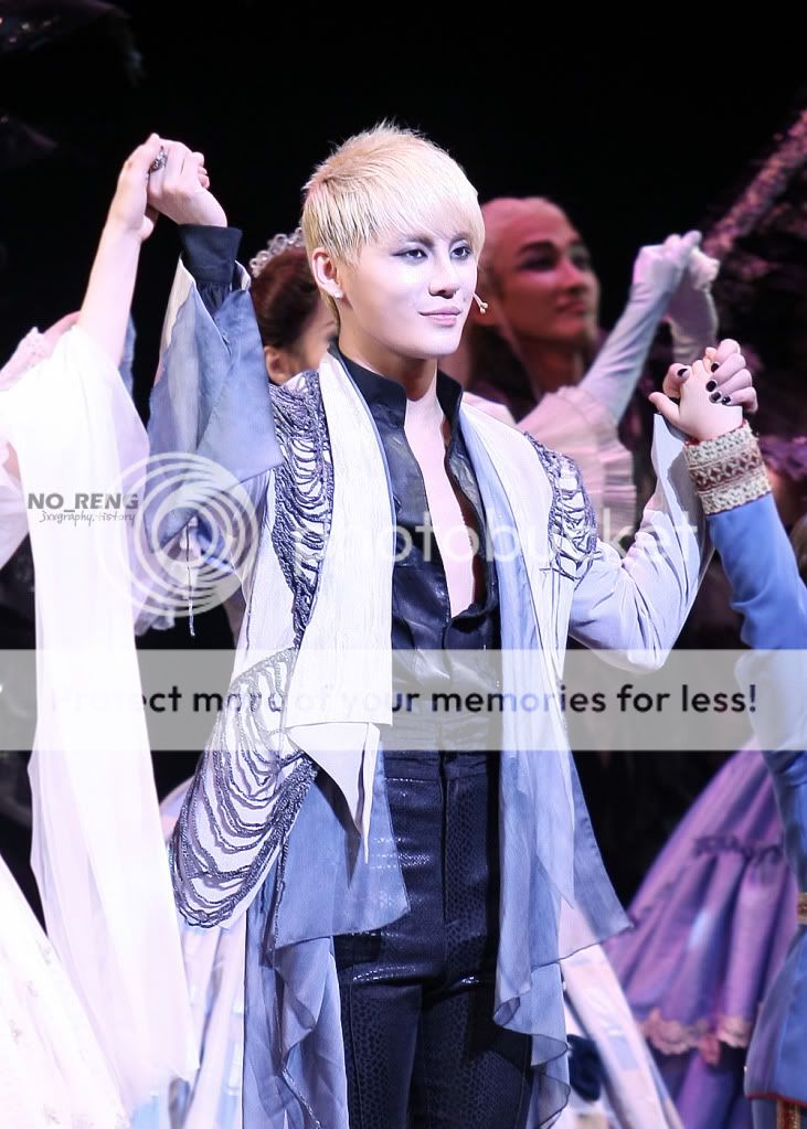 FOTOS "Musical ELISABETH - Junsu (11/04/2012) parte 3 016-2