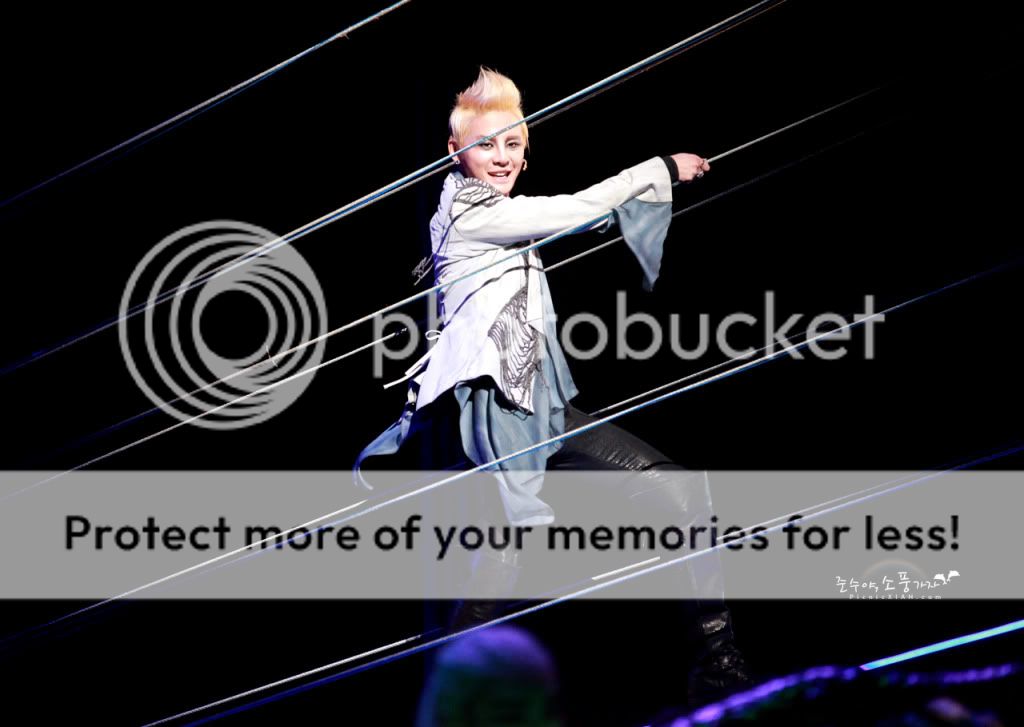 FOTOS "Musical ELISABETH - Junsu (18/04/2012) 067d23a862519d21e749cb3f1504e0eb