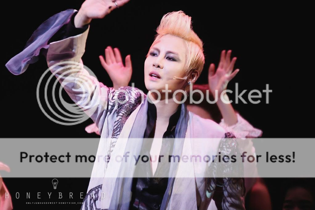 FOTOS "Musical ELISABETH" - Junsu (22/02/2012) 0b4f7013be096b6323ad84f20c338744eaf8acf6