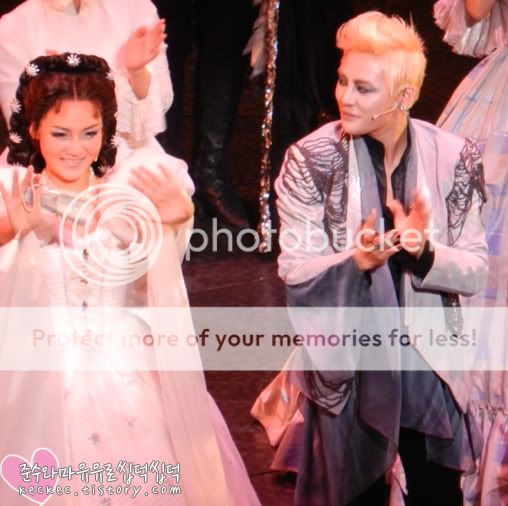 FOTOS "Musical ELISABETH" - Junsu (22/02/2012) 0b4f7013be096b6323f484f20c338744eaf8acbd