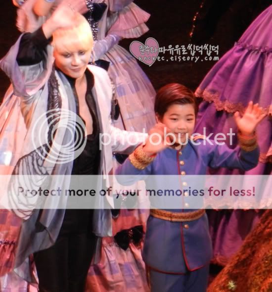 FOTOS "Musical ELISABETH - Junsu (11/04/2012) parte 3 120411-7-4