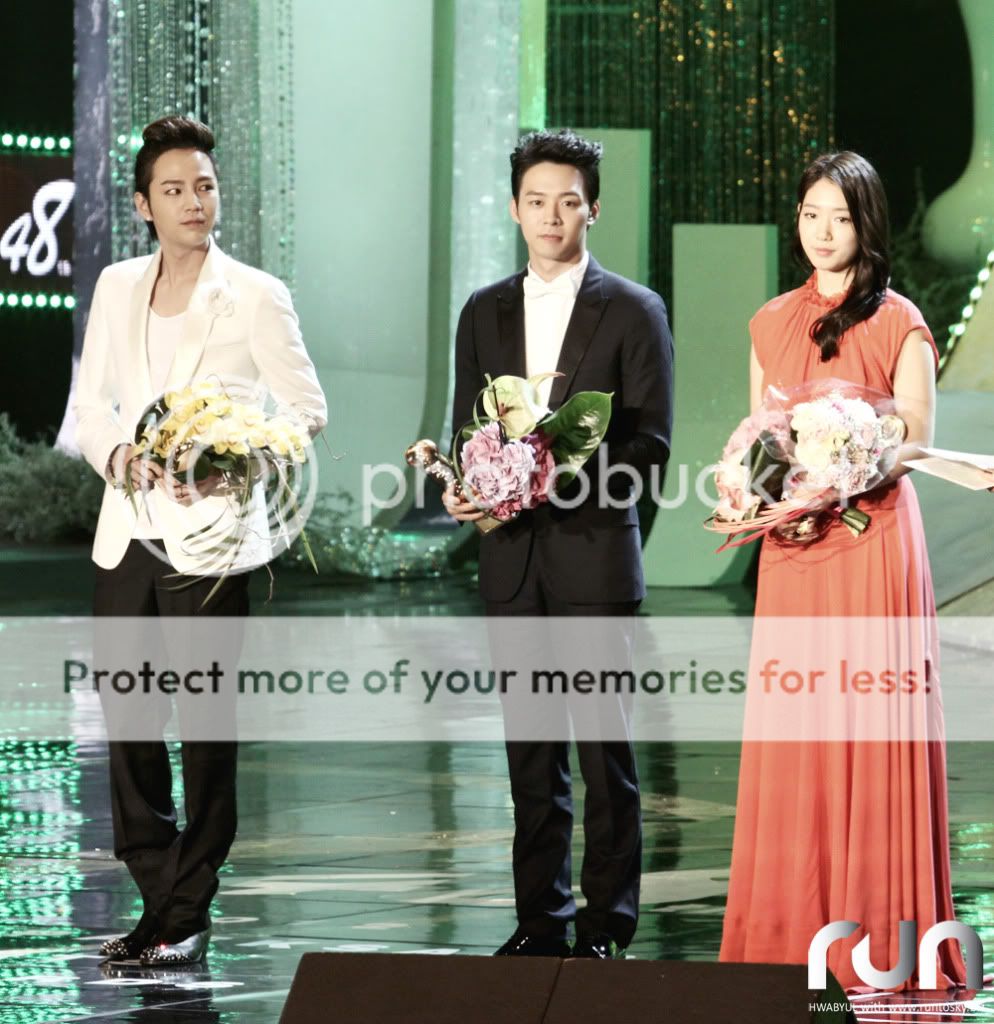 FOTOS "48th BaekSang Arts Awards" - Yoochun (26/04/2012) parte 2 184F04504F9970D814F011
