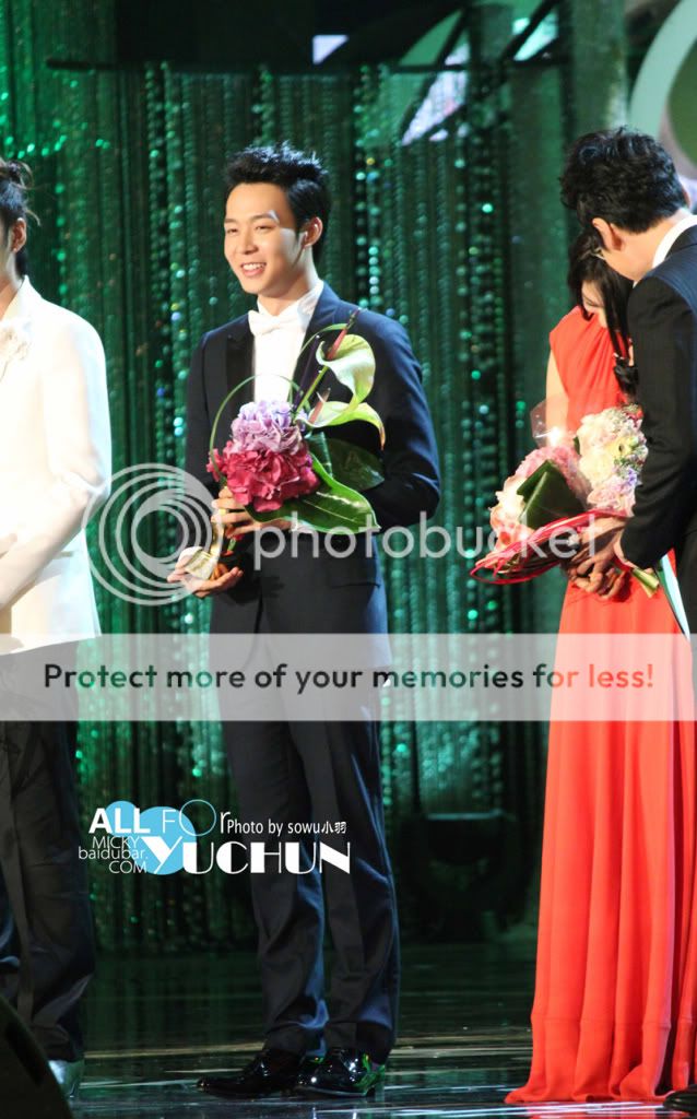FOTOS "48th BaekSang Arts Awards" - Yoochun (26/04/2012) parte 4 18d13e32b13533facbe4428da8d3fd1f40345bdc