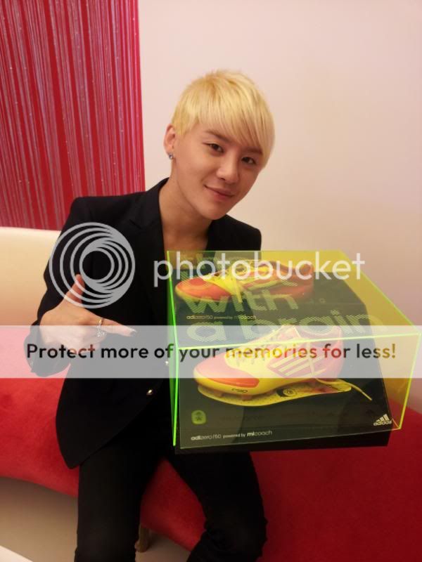 FOTOS "Actualización en el Twitter de Junsu" (19/04/2012) 33333