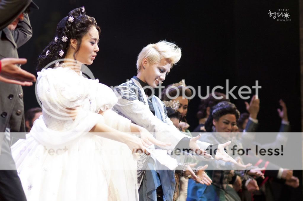 FOTOS "Musical ELISABETH - Junsu (18/04/2012) 3423445010385343541683839313b07ecb808848