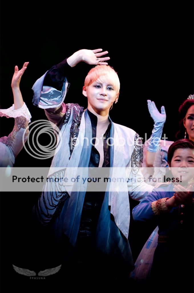 FOTOS "Musical ELISABETH - Junsu (11/04/2012) parte 2 4_11_7_13_ppasuna