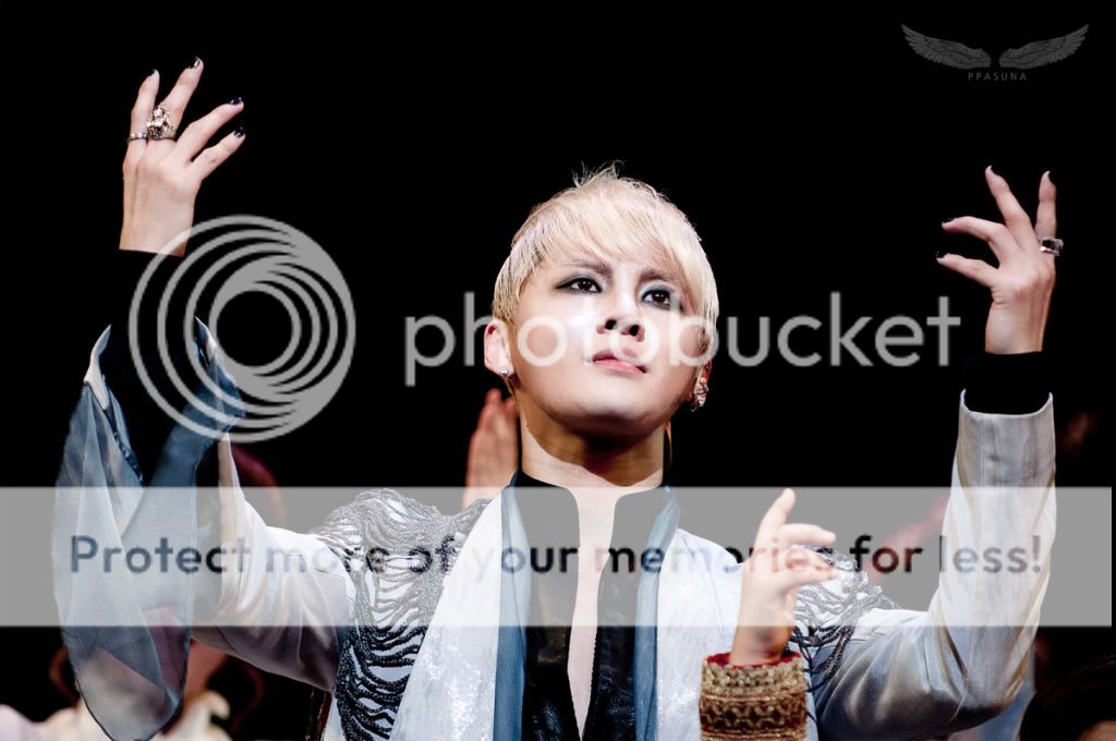 FOTOS "Musical ELISABETH - Junsu (11/04/2012) parte 2 4_11_7_2_ppasuna