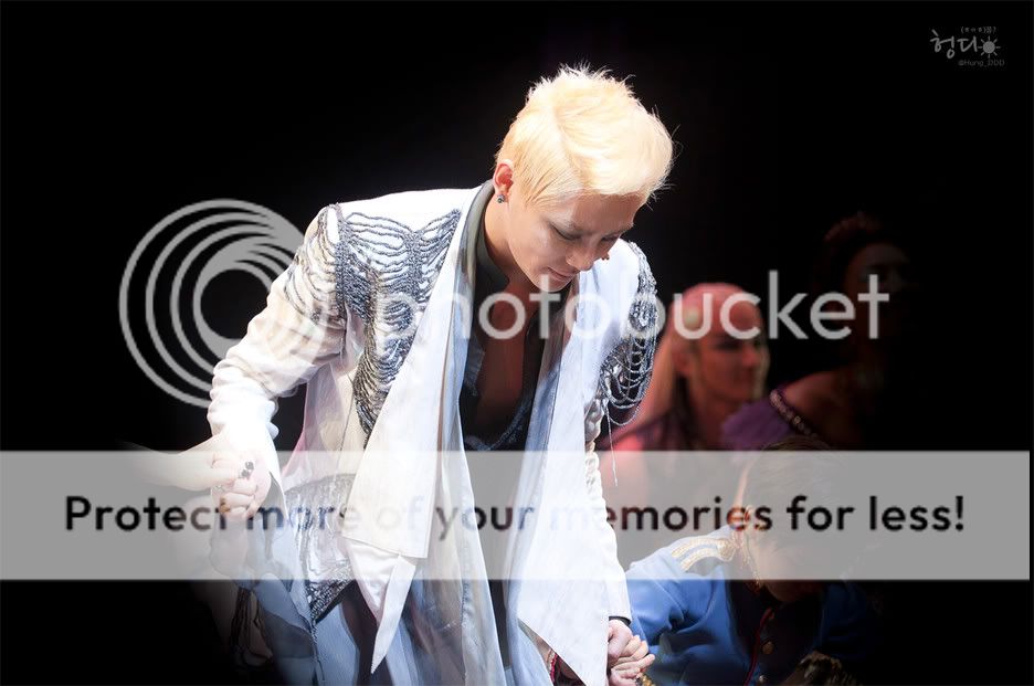 FOTOS "Musical ELISABETH - Junsu (18/04/2012) 4_18_8_1