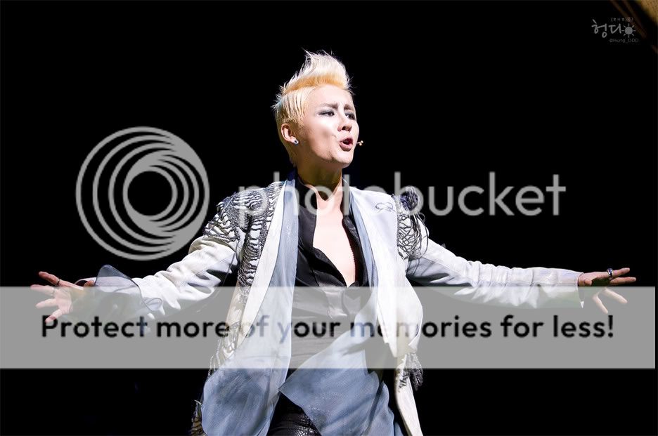 FOTOS "Musical ELISABETH - Junsu (18/04/2012) 4_18_8_23