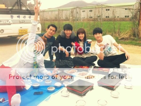 FOTOS "Actualización en el Twitter de Lee Minho" - Staff de Rooftop Prince (18/04/2012) 562894824