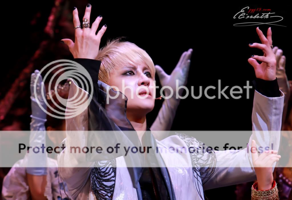 FOTOS "Musical ELISABETH - Junsu (11/04/2012) parte 2 5__1