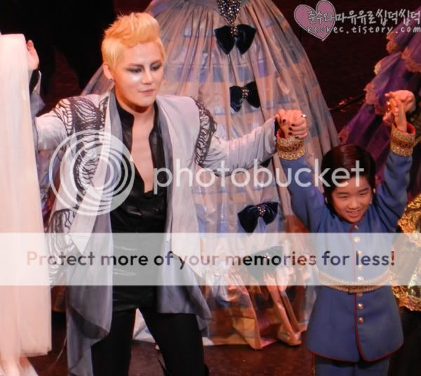 FOTOS "Musical ELISABETH" - Junsu (22/02/2012) 5abc4be615ce36d33de859923af33a87e850b1be