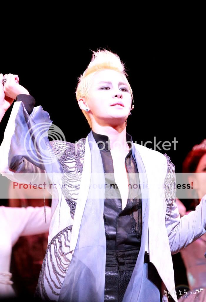 FOTOS "Musical ELISABETH - Junsu (18/04/2012) 66004b3170cf3bc79188c84ed100baa1cc112a98