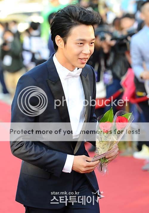 FOTOS "48th BaekSang Arts Awards" - Yoochun (26/04/2012) parte 4 67e64864gw1dsd71j1xnfj