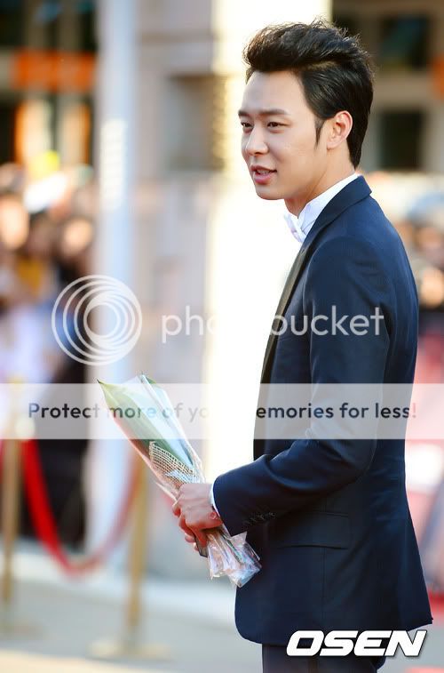 FOTOS "48th BaekSang Arts Awards" - Yoochun (26/04/2012) parte 4 67e64864gw1dsdais1brnj