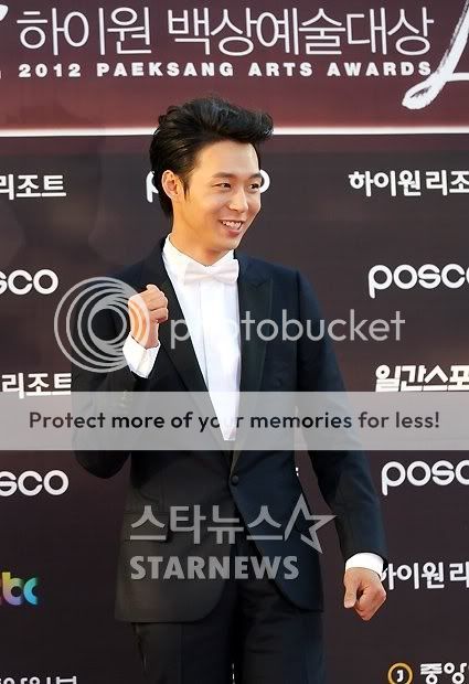 FOTOS "48th BaekSang Arts Awards" - Yoochun (26/04/2012) parte 4 6e84ef41gw1dsd5xrle05j