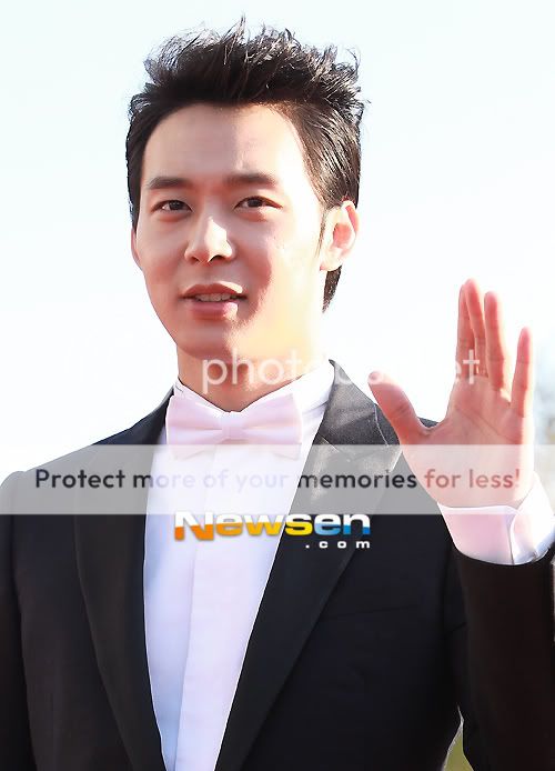 FOTOS "48th BaekSang Arts Awards" - Yoochun (26/04/2012) parte 4 6e84ef41gw1dsd6g0wzcjj