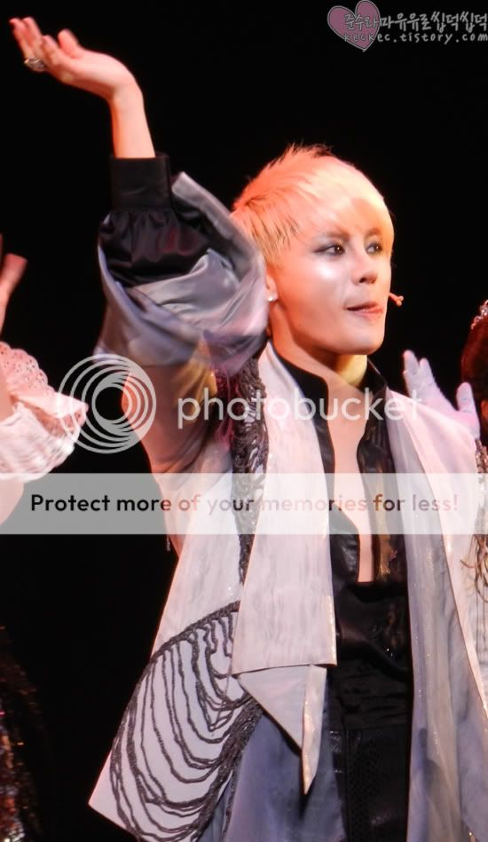 FOTOS "Musical ELISABETH - Junsu (11/04/2012) 96d42348ad34598256ffd8330cf431adcbef842b